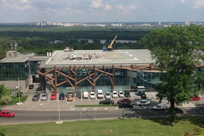 КВЦ «Парковий» у Києві призупинив роботу через пошкодження після атаки РФ