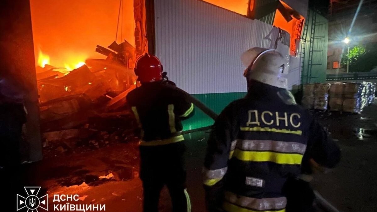 Російська атака на Київщину: двоє загиблих, семеро постраждалих, пошкоджено 31 об’єкт