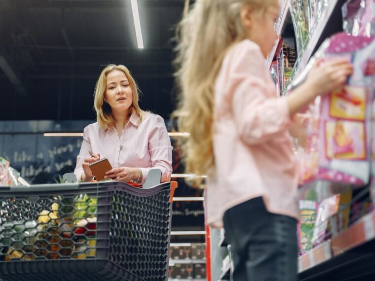 Київ визначив місця для запасів продуктів на випадок тривалих блекаутів