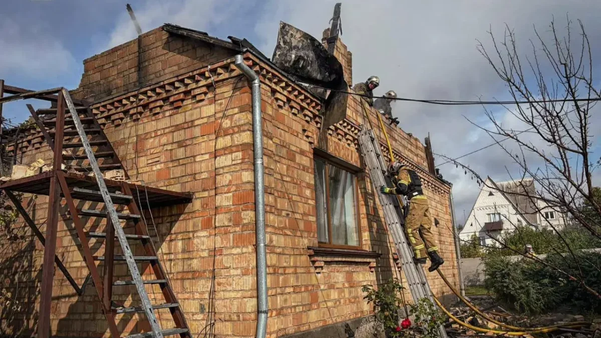 На Київщині внаслідок російської атаки поранено жінку та пошкоджено будинки