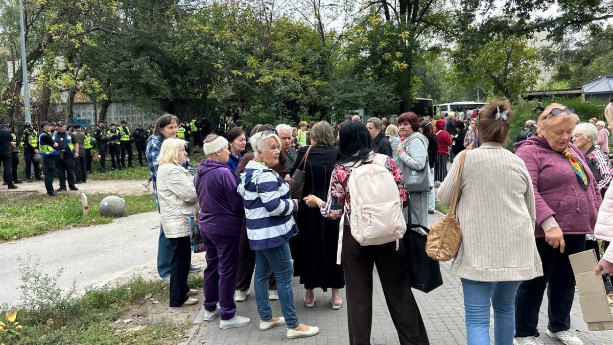 «Київтеплоенерго» будує нову теплотрасу та спростовує інформацію про вирубку дерев