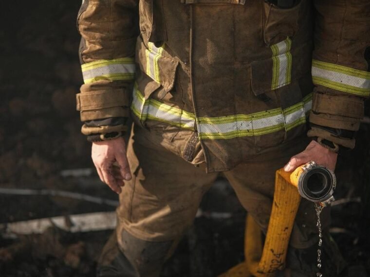 Нові наслідки атак РФ на Київщині: пожежі в промзоні, на СТО та в будинку