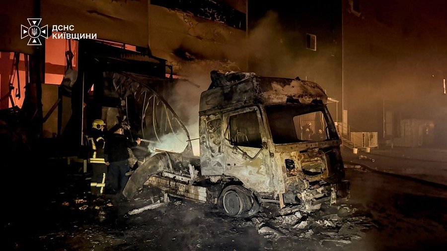 На Київщині через атаку дронів поранено жінку, пошкоджено будинки та склади