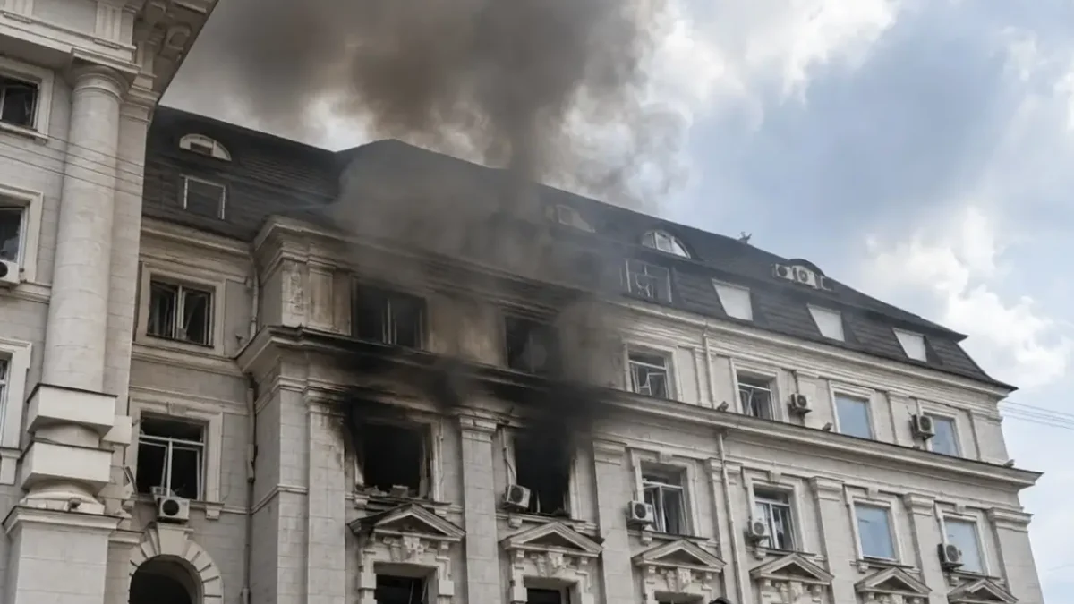 Пожежа в будівлі СБУ на Володимирській: ліквідовано, 9 постраждалих