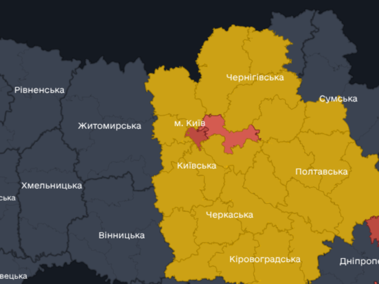 Масована атака дронів на Київ: вибухи на Лівому березі, ППО працює