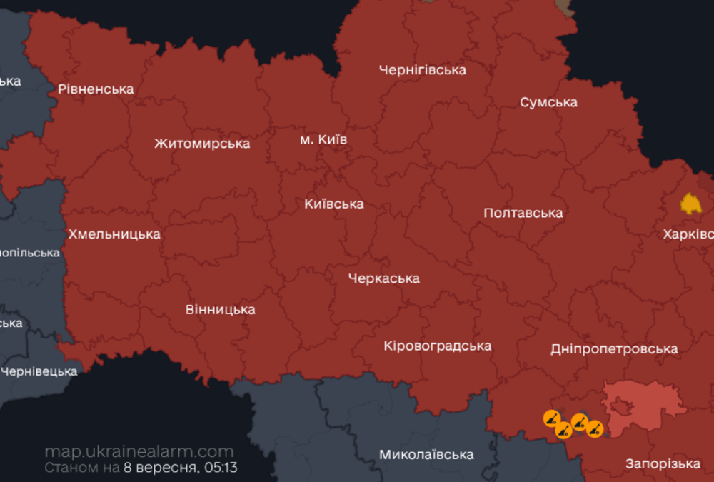 Київ зазнав балістичної атаки: вибухи в п’яти районах, є постраждалі