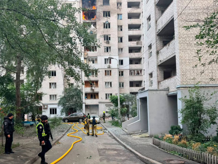 Дронова атака на Печерський район: загинув підліток, є поранені