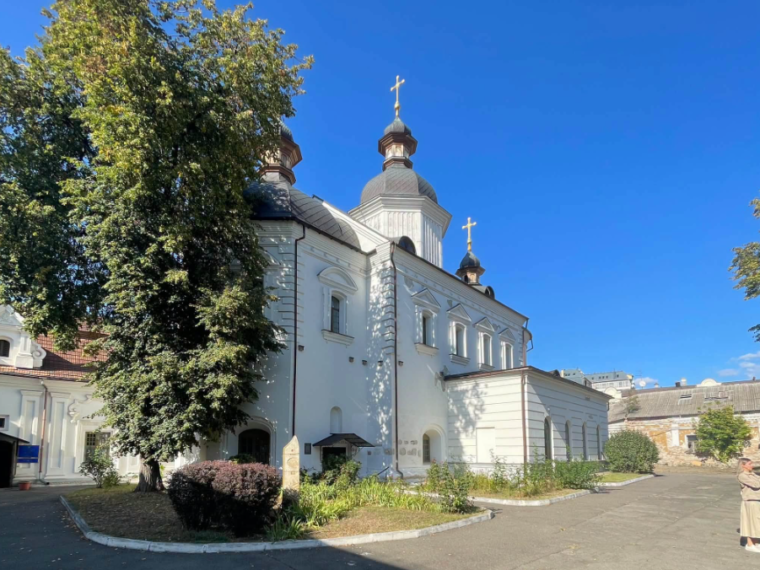 Конфлікт навколо історичних пам’яток: Києво-Могилянська академія проти громади Києва