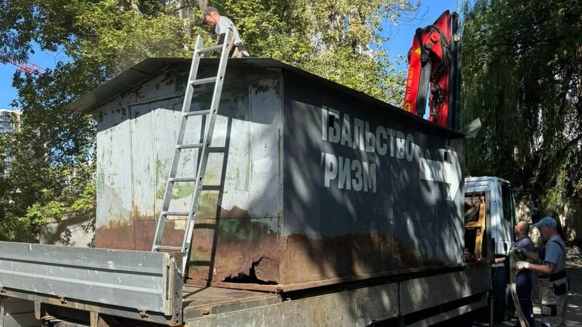 У Києві за тиждень демонтували 35 незаконних споруд та МАФів
