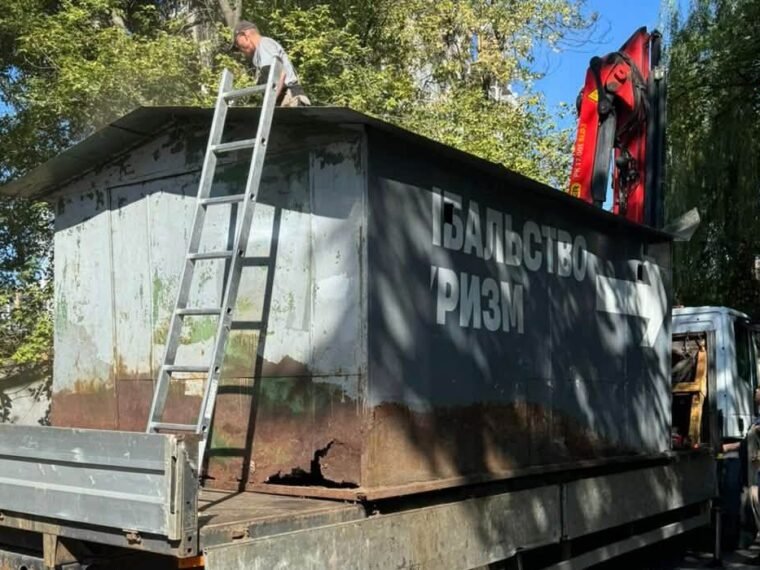 У Києві за тиждень демонтували 35 незаконних споруд та МАФів