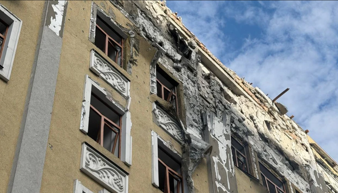 Наслідки удару БпЛА по Шевченківському району: пошкоджено ВРП, є постраждалі