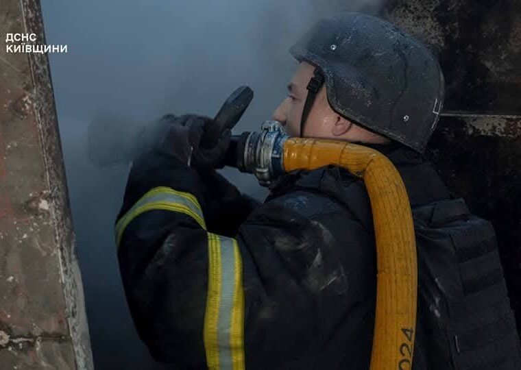 Атака дрона в Броварському районі: пошкоджено будинок, постраждала 77-річна жінка