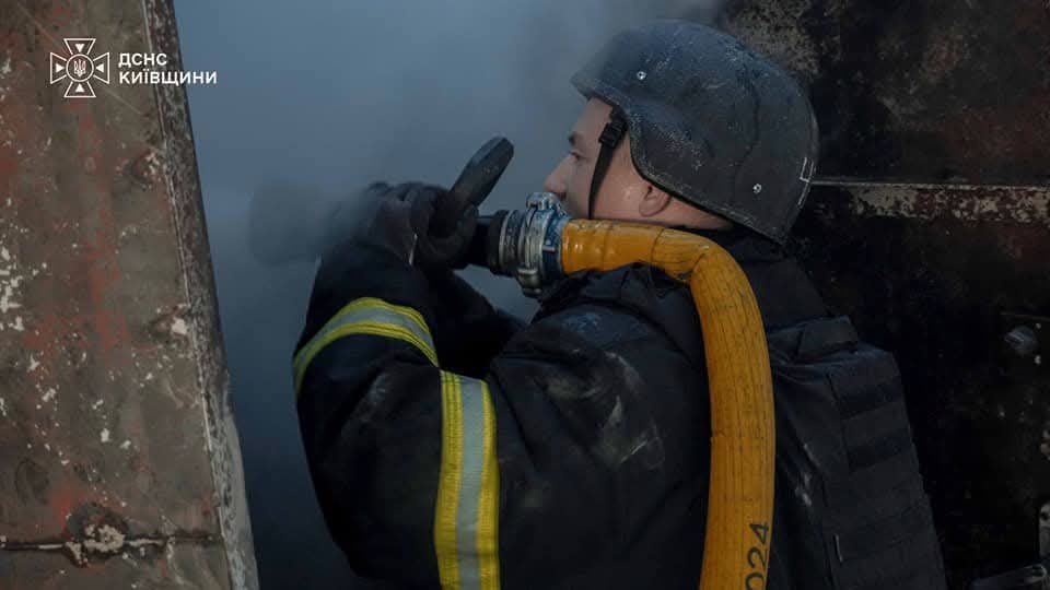 Атака дрона в Броварському районі: пошкоджено будинок, постраждала 77-річна жінка
