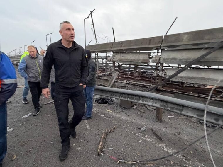 Пошкодження Південного мосту в Києві: рух перекрито, метро змінить роботу