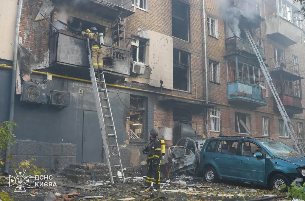 Обстріл Києва 7 жовтня: пожежа в Соломʼянському районі, є постраждалі