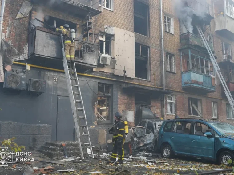 Обстріл Києва 7 жовтня: пожежа в Соломʼянському районі, є постраждалі