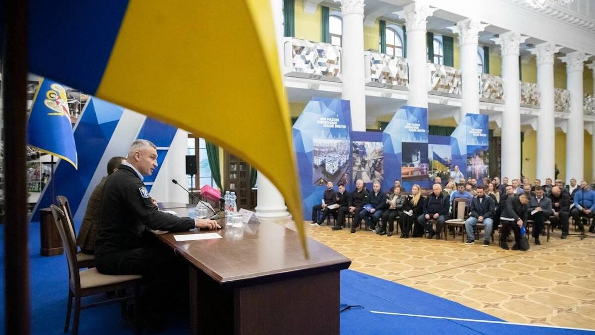 Кличко вимагає від голів районів Києва встановити мобільні укриття: деталі та відповідальність