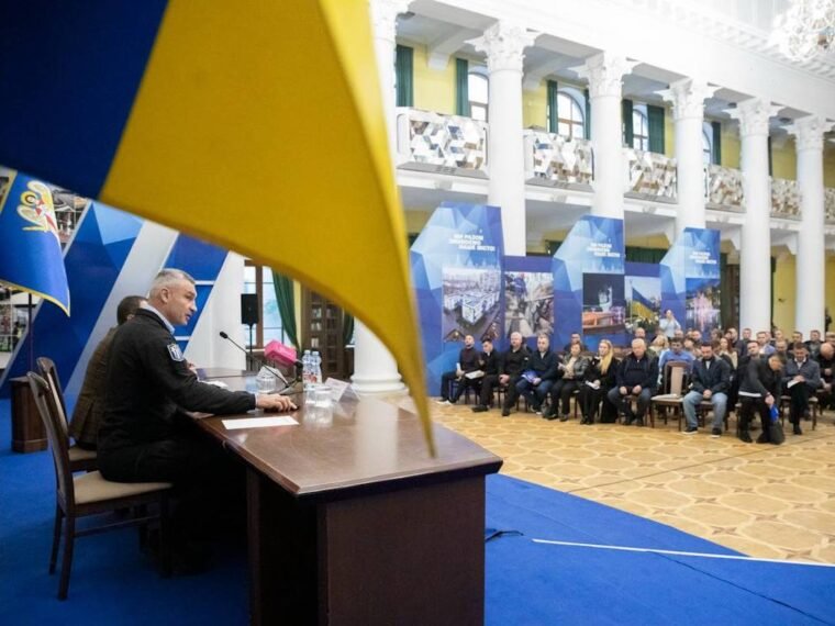 Кличко вимагає від голів районів Києва встановити мобільні укриття: деталі та відповідальність