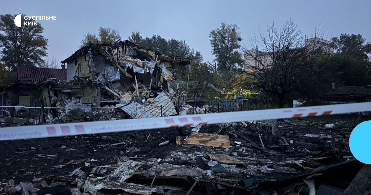 Балістичний удар по Києву: загиблий, 22 травмованих, руйнування та зміни транспорту