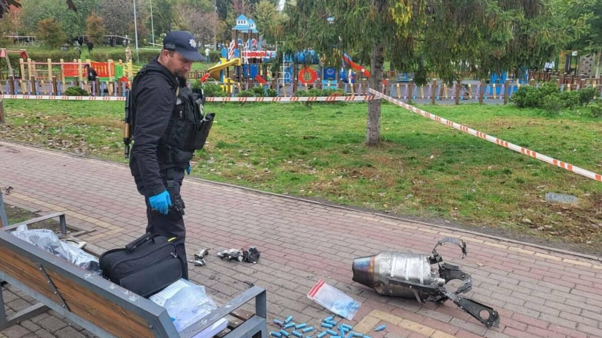 У Києві постраждали троє жінок через атаку дронів: деталі та наслідки