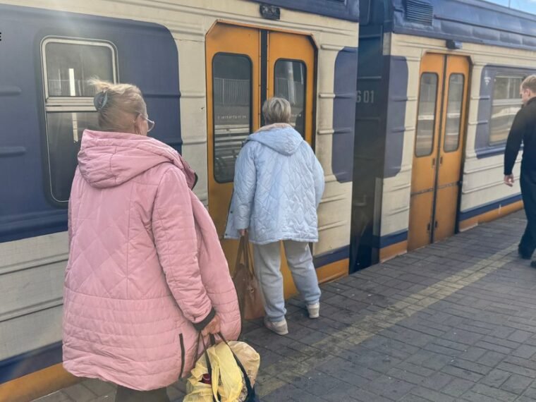 Додаткові рейси електрички та правила руху транспорту під час тривог у Києві