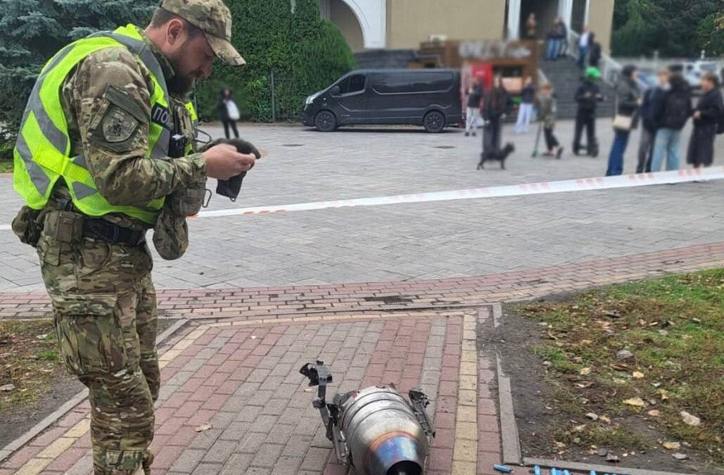 Поліція документує наслідки атаки дронів на Київ: є поранені