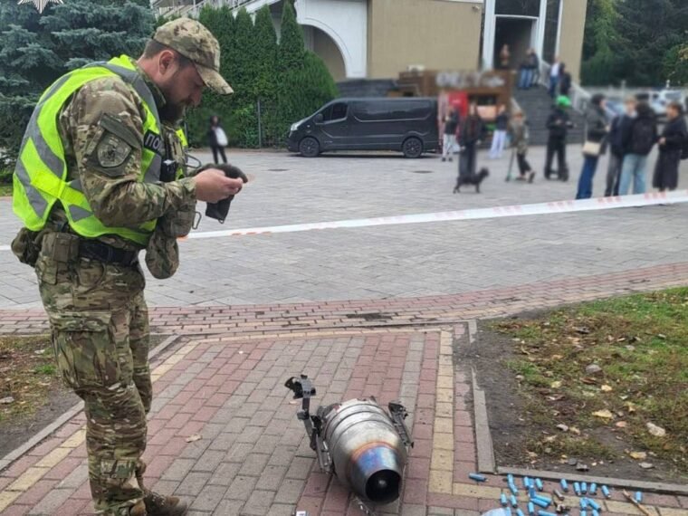 Поліція документує наслідки атаки дронів на Київ: є поранені