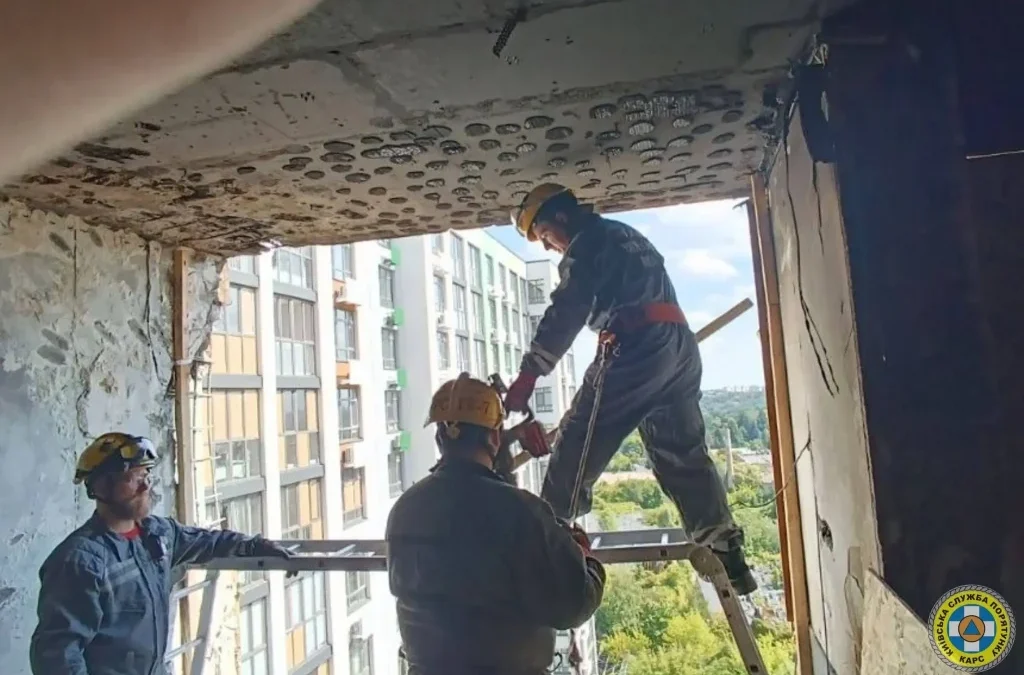 Київ витратить 21,6 млн гривень на полікарбонат для тимчасової заміни вікон