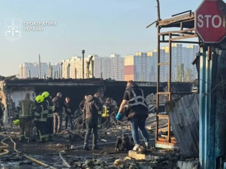 Наслідки балістичної атаки на Київ: двоє загиблих у Дарницькому районі