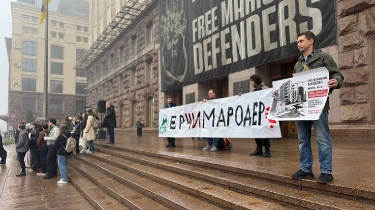 Мітинг під КМДА: кияни вимагали відставки Кличка через проблеми міста