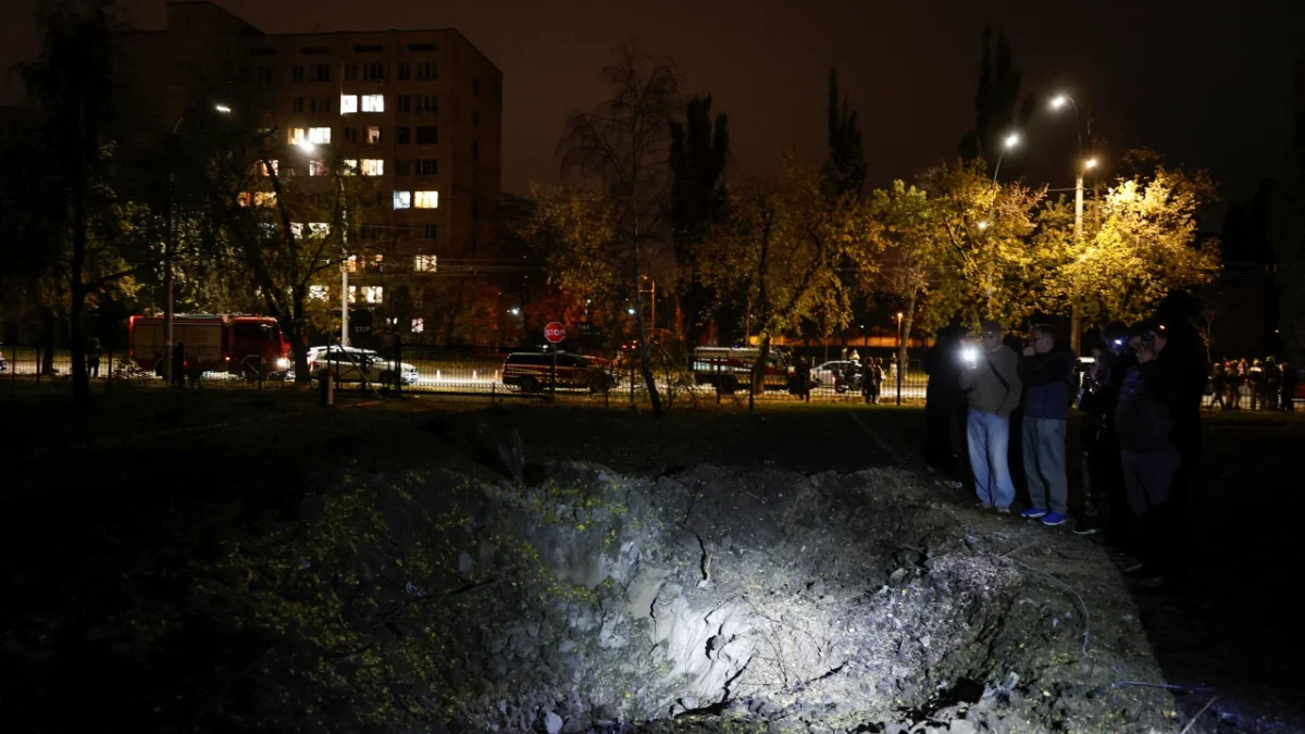 Наслідки ракетної атаки на Київ: жертви, руйнування та зміни в русі транспорту