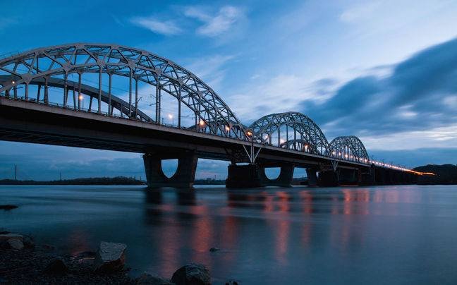 Нові правила: як працюватимуть мости Києва під час повітряної тривоги