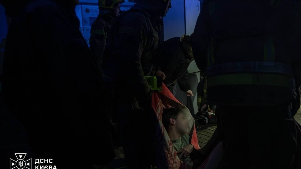 Наслідки нічної атаки на Київ: руйнування та постраждалі