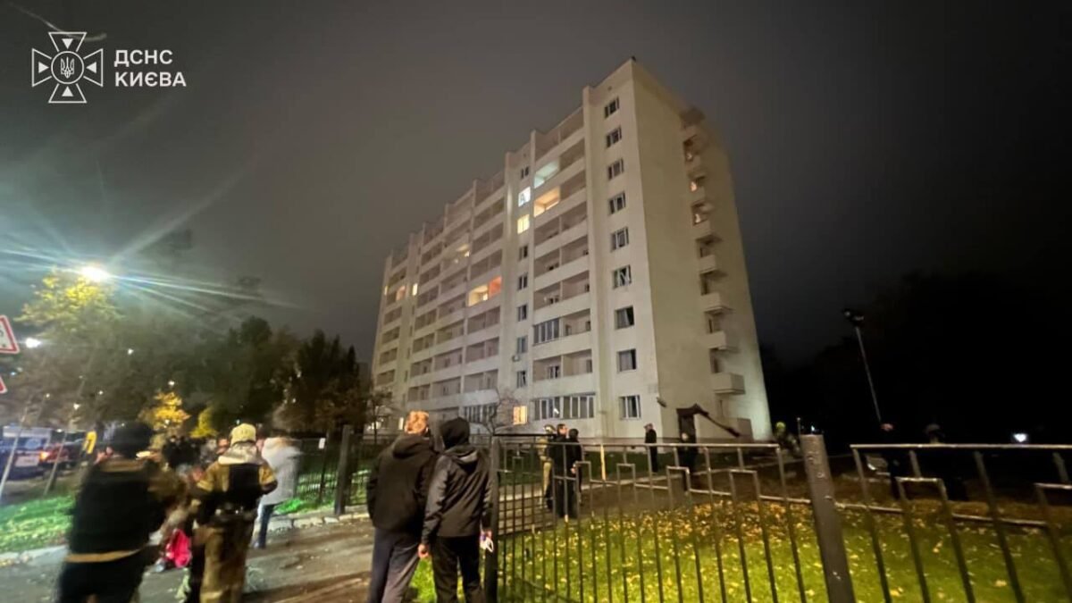 Ракетна атака на Київ: які пошкодження зафіксовано в студмістечку та біля «Ашану»