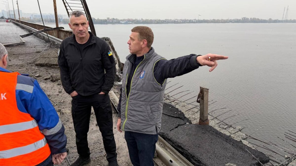 Південний міст у Києві зазнав ракетного удару: наслідки для транспорту та зміна тактики ворога