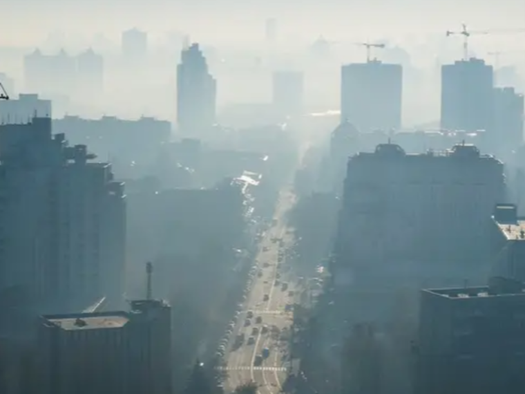 Якість повітря в Києві погіршилась: де зафіксовано найвище забруднення