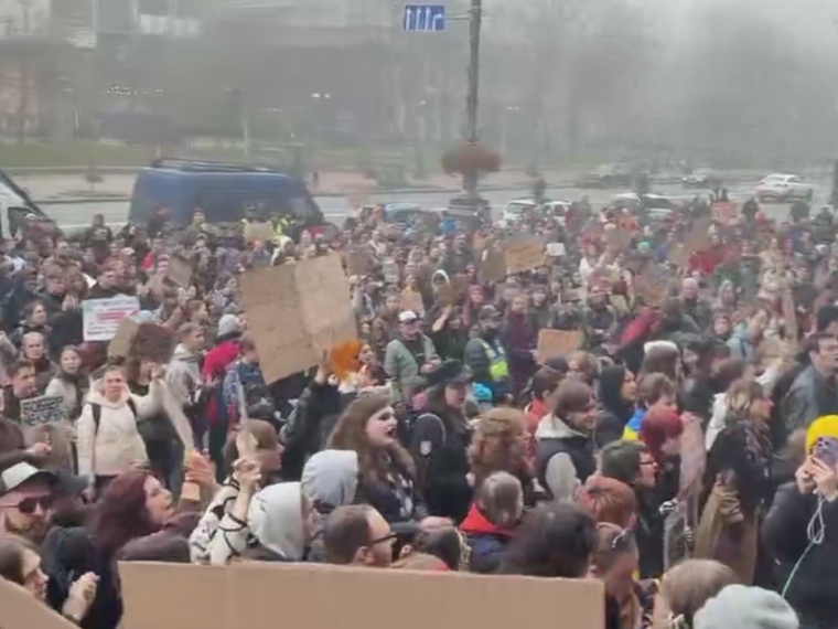 Мітинг у центрі Києва: тисячі людей зібралися під КМДА
