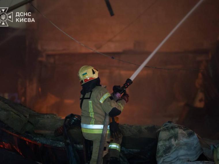 Наслідки балістичного обстрілу Києва 22 жовтня: пошкодження та постраждалі