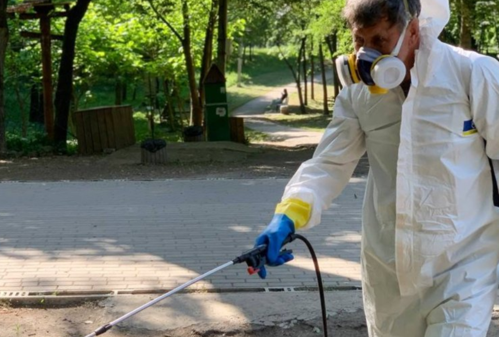 У Києві триває обробка парків від кліщів: де діють тимчасові заборони