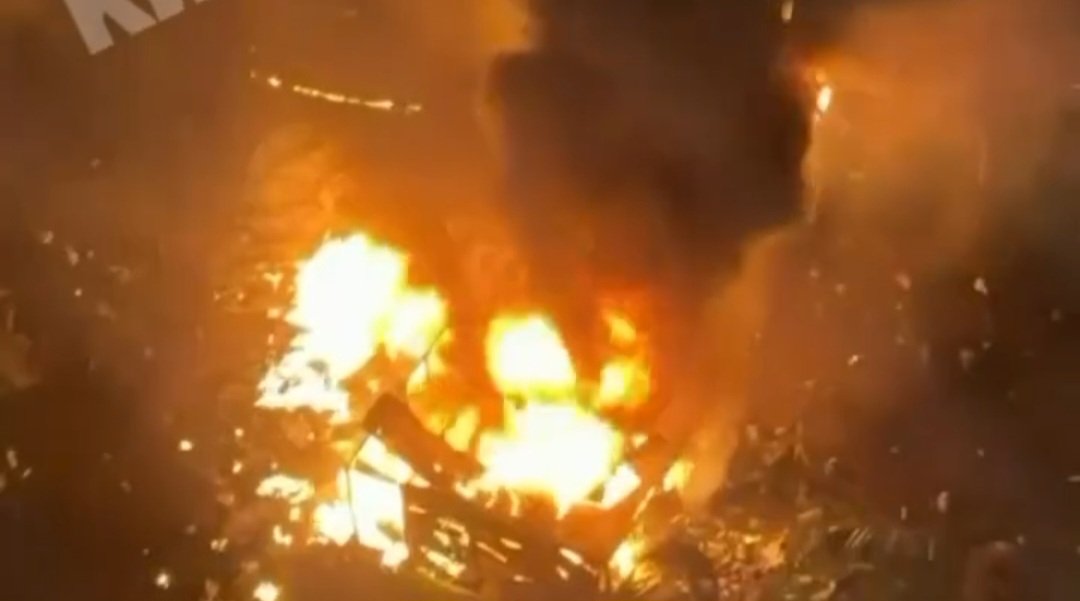 Дрон влучив у багатоповерхівку в Дарницькому районі: загинула жінка та є постраждалі