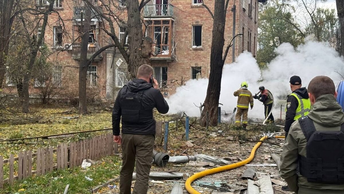 У Печерському районі Києва внаслідок атаки БпЛА постраждали шестеро людей