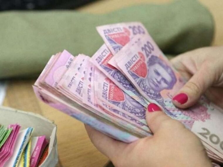 Середня зарплата в Києві у серпні 2026 року: де платили найбільше і найменше